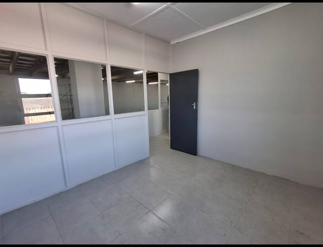 1,085M² WAREHOUSE FOR SALE IN BRAELYN INDUSTRIAL
